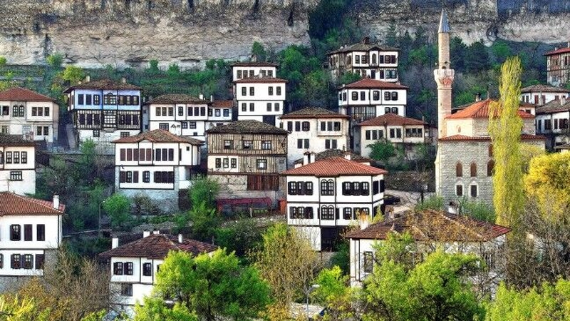 Batı Karadeniz Abant Safranbolu Amasra Turu 1 Gece Konaklamalı 2025